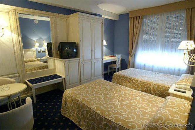 Hotel Leonor Miron Soria Pokoj fotografie